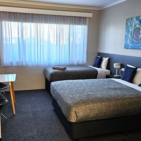 Central Deborah Motel Бендиго Екстериор снимка