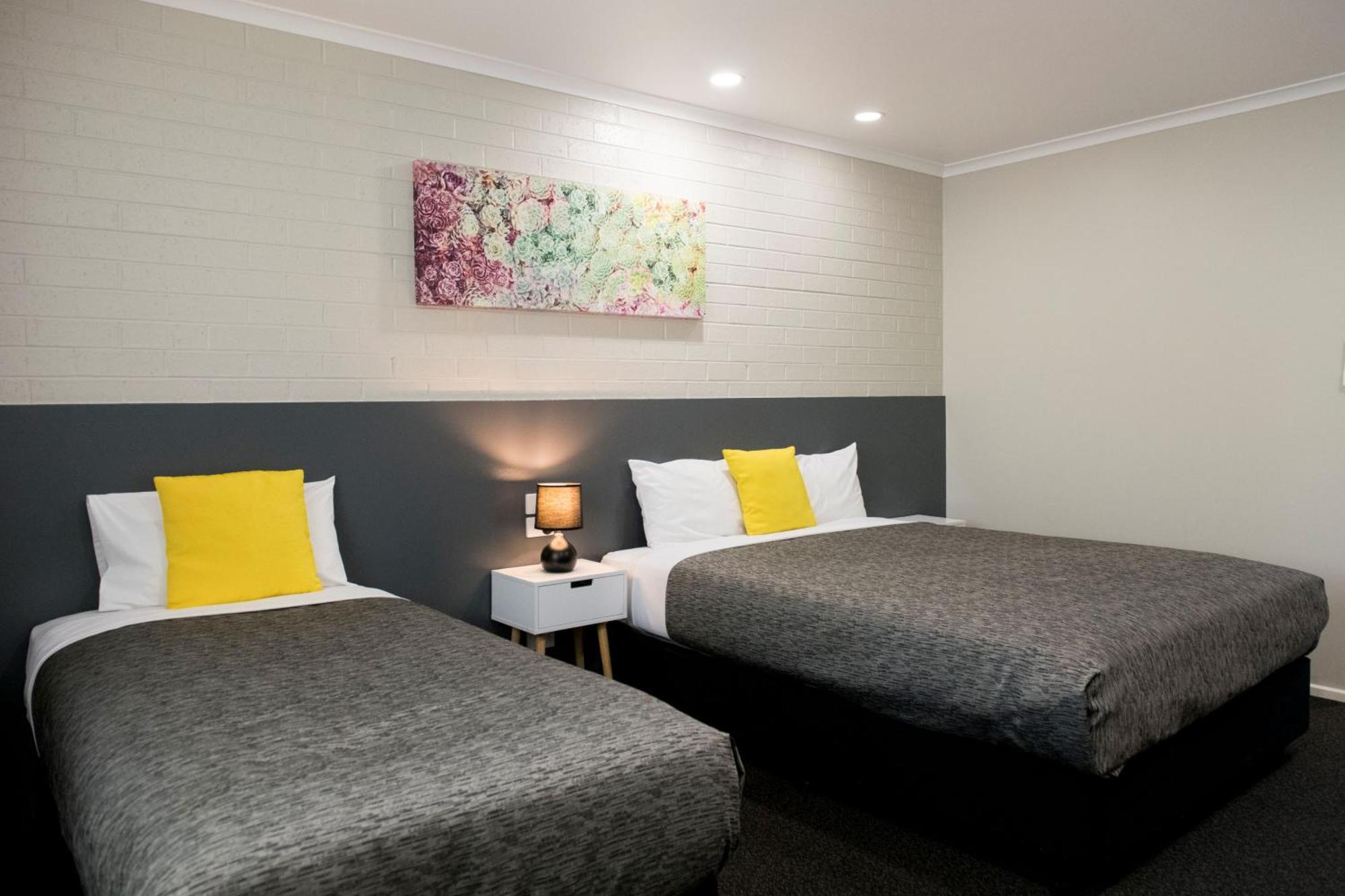 Central Deborah Motel Бендиго Екстериор снимка