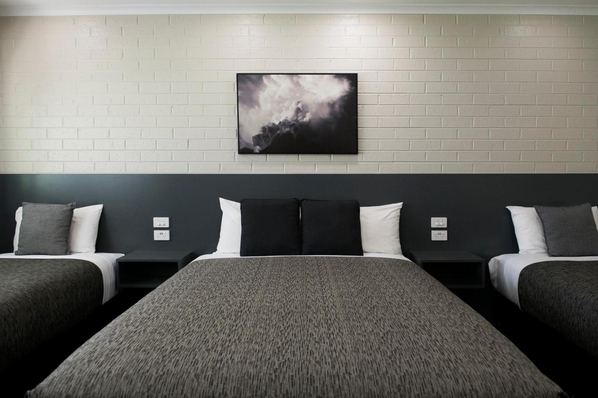 Central Deborah Motel Бендиго Екстериор снимка