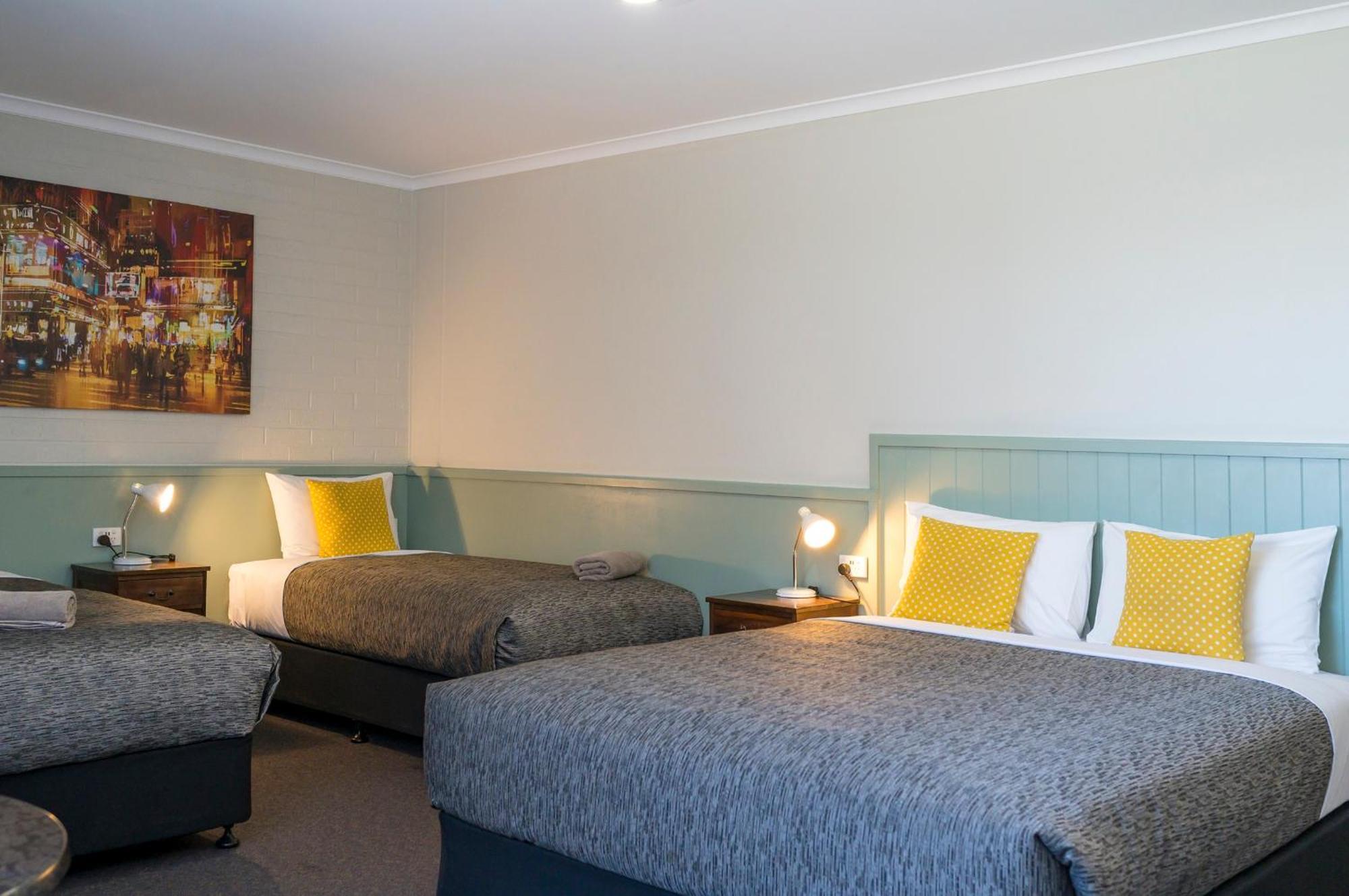 Central Deborah Motel Бендиго Екстериор снимка