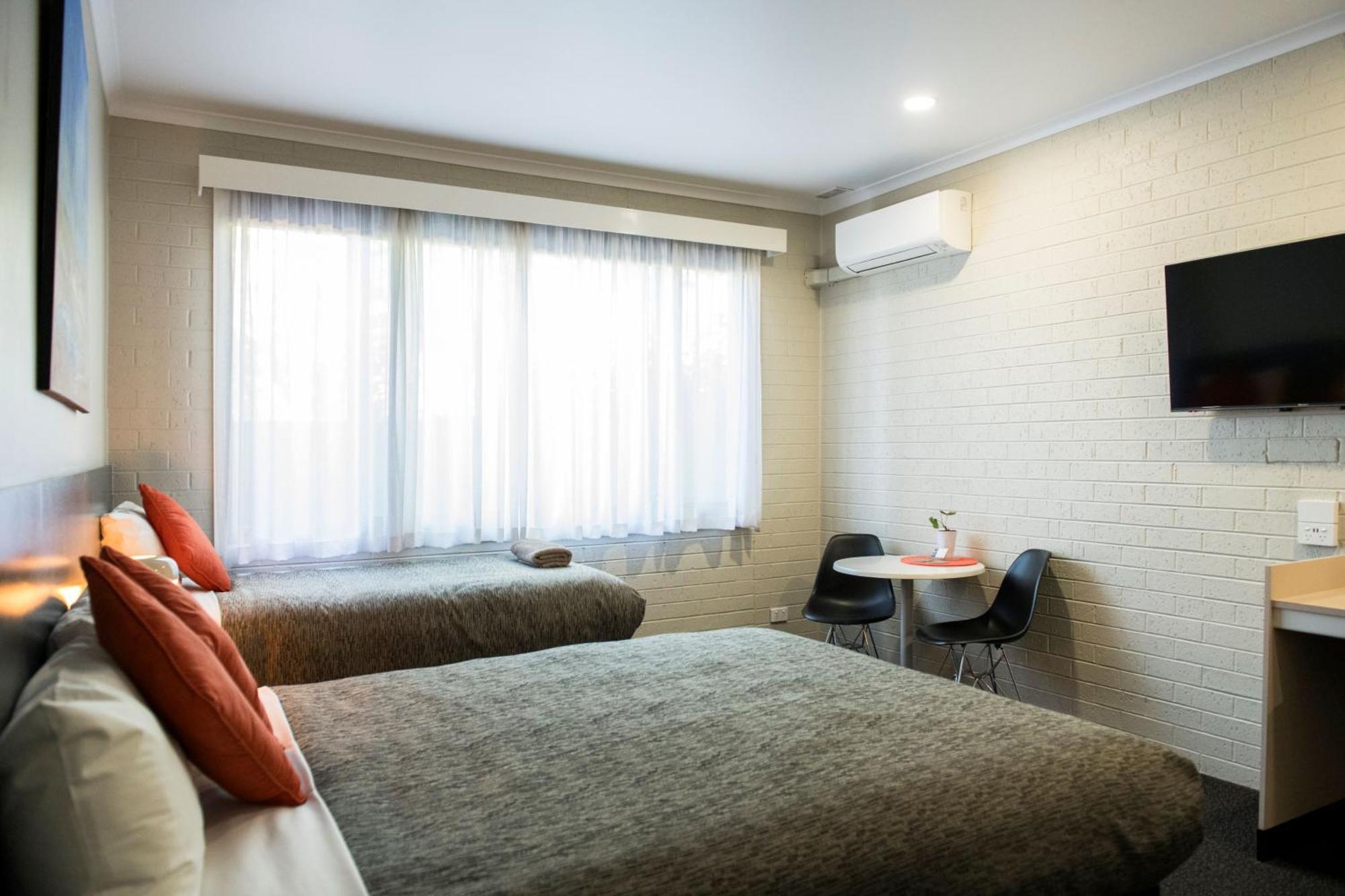Central Deborah Motel Бендиго Екстериор снимка
