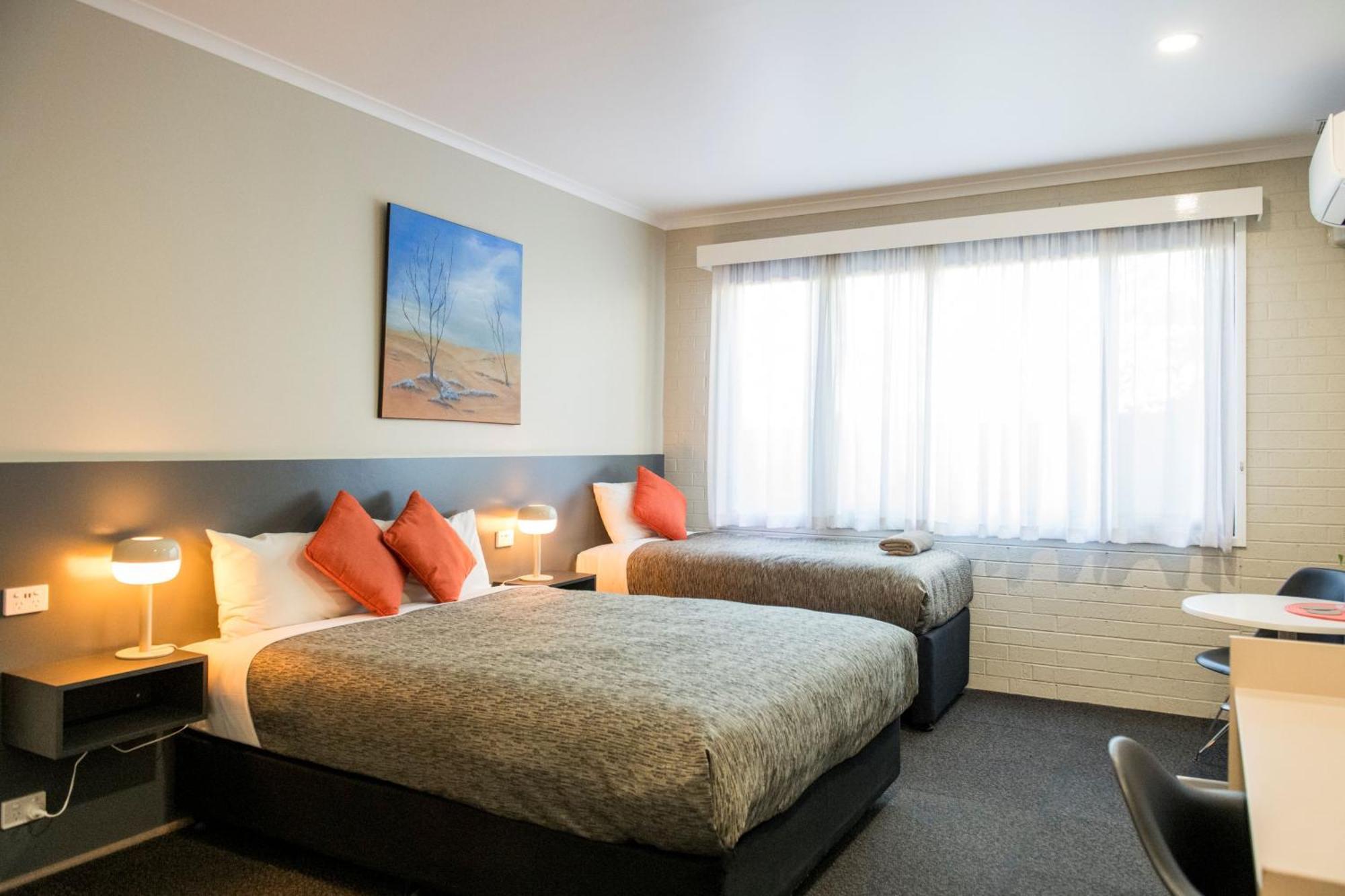 Central Deborah Motel Бендиго Екстериор снимка