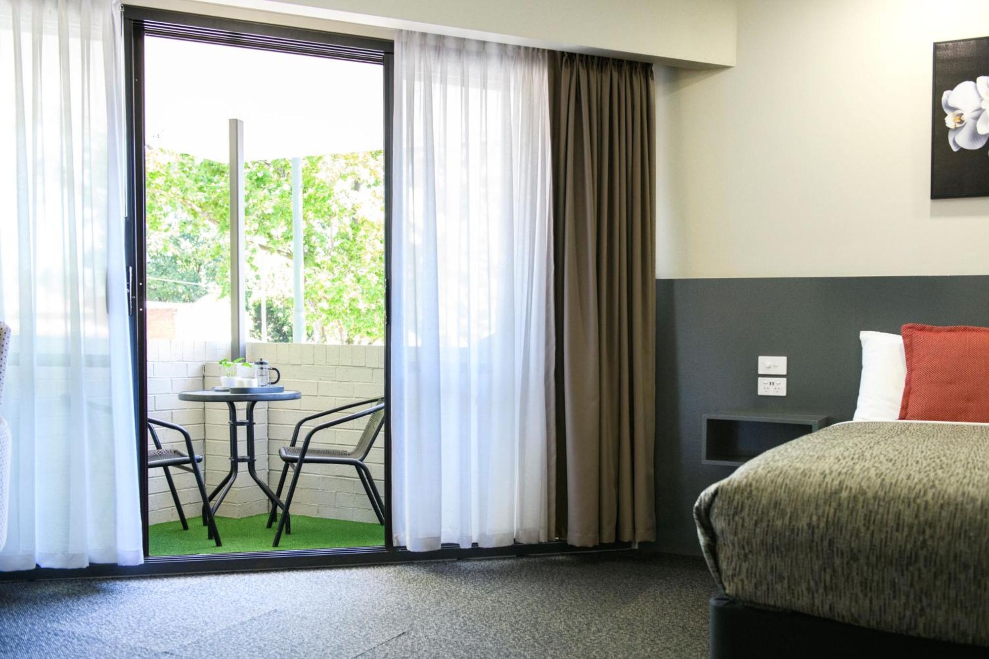 Central Deborah Motel Бендиго Екстериор снимка