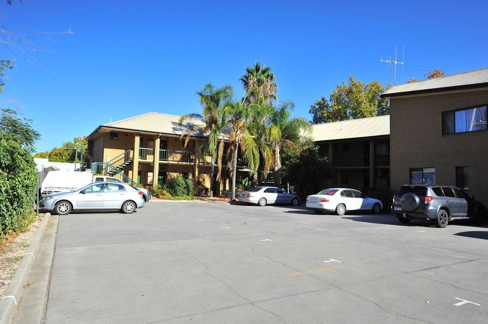 Central Deborah Motel Бендиго Екстериор снимка