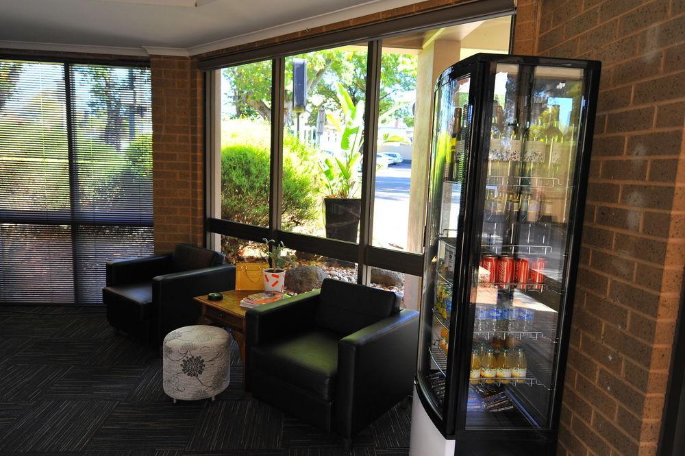 Central Deborah Motel Бендиго Екстериор снимка
