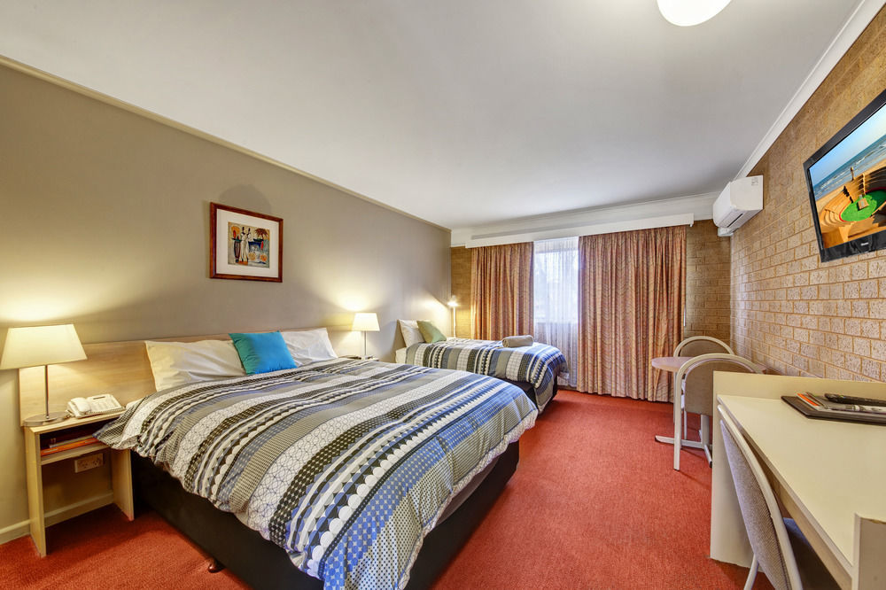 Central Deborah Motel Бендиго Екстериор снимка