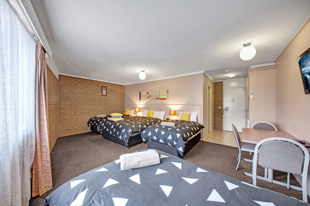 Central Deborah Motel Бендиго Екстериор снимка